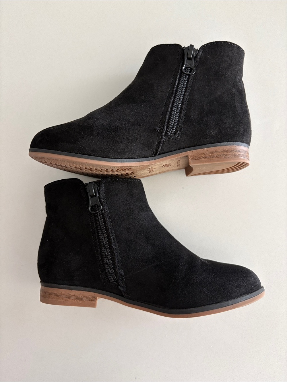 Cat & Jack toddler girls Black Suede Ankle Boots with Side Zip 11